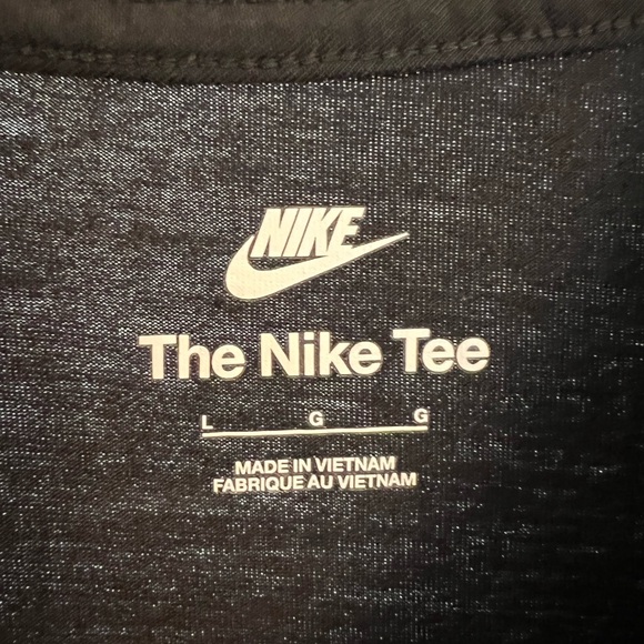 Nike Tshirt - Picture 2 of 2